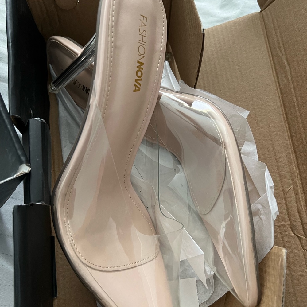 Fashion Nova heels never worn